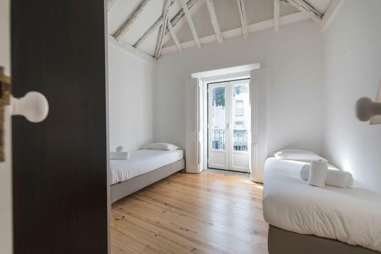 Alfama Terrace W/ Tagus River Views * Lisbon